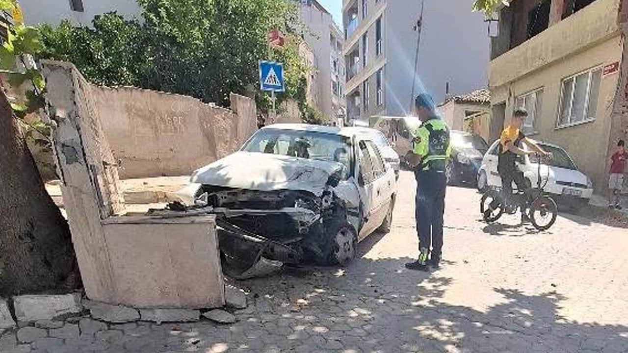 94 yaşında direksiyona geçti, mahalleyi savaş alanına çevirdi!