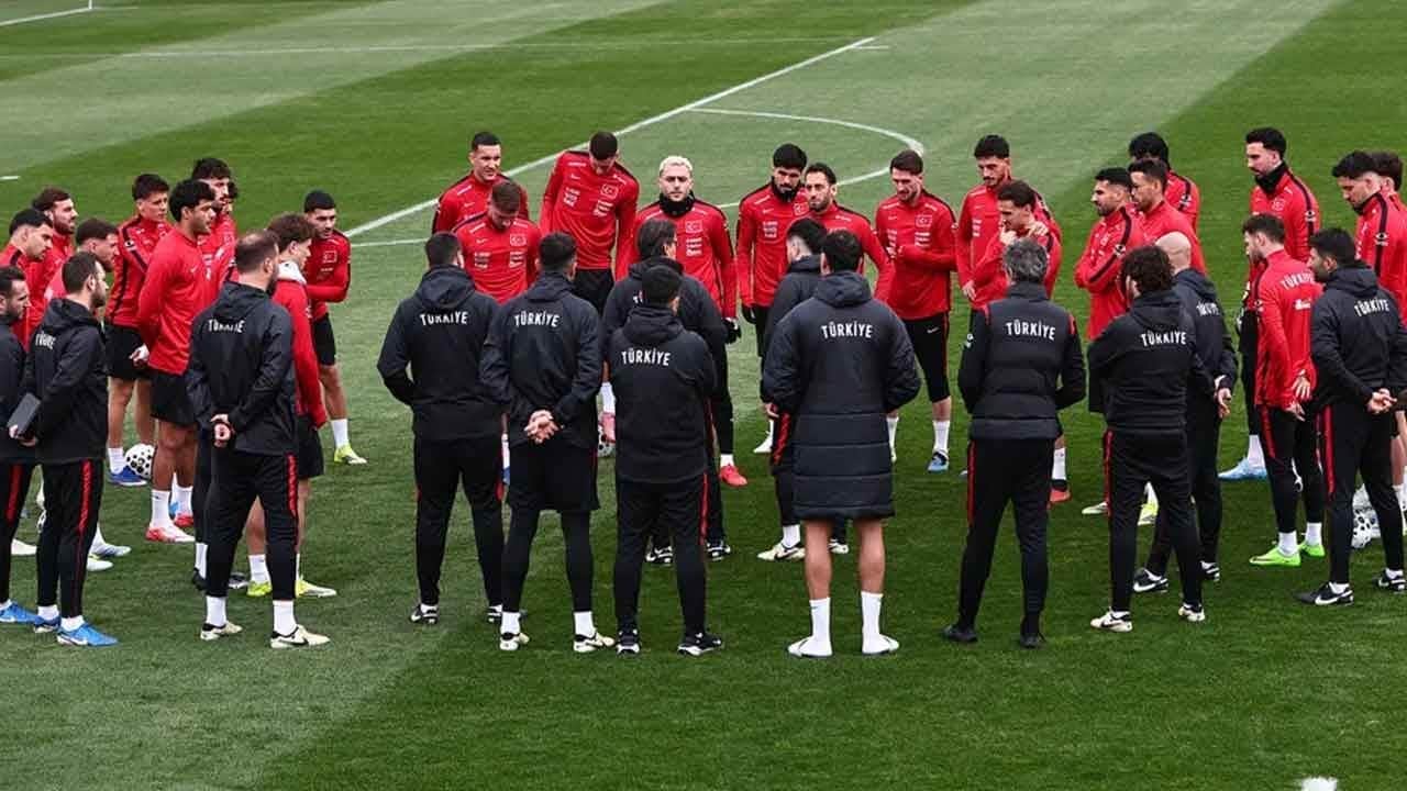 A Milli Futbol Takımı'nda ilginç olay! Semih Kılıçsoy, Ümit Milli Takım'a gitti
