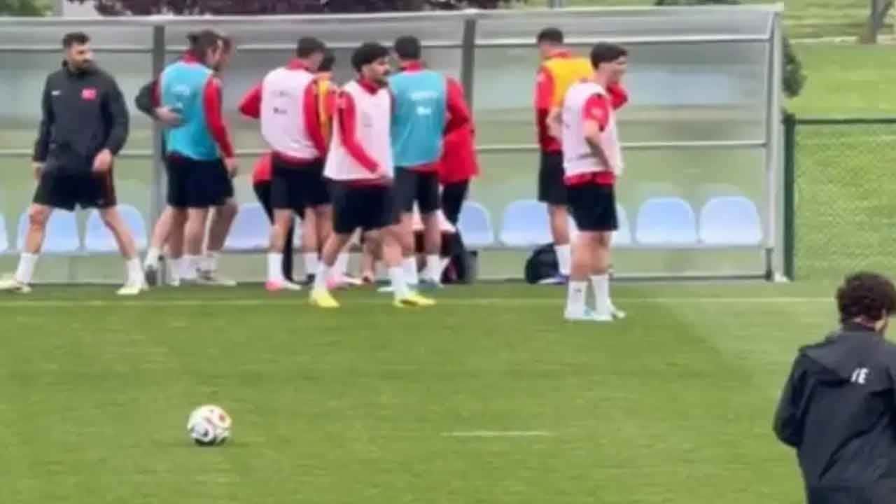 A Milli Takım'da üzücü olay! Araçla sahadan çıkarıldı