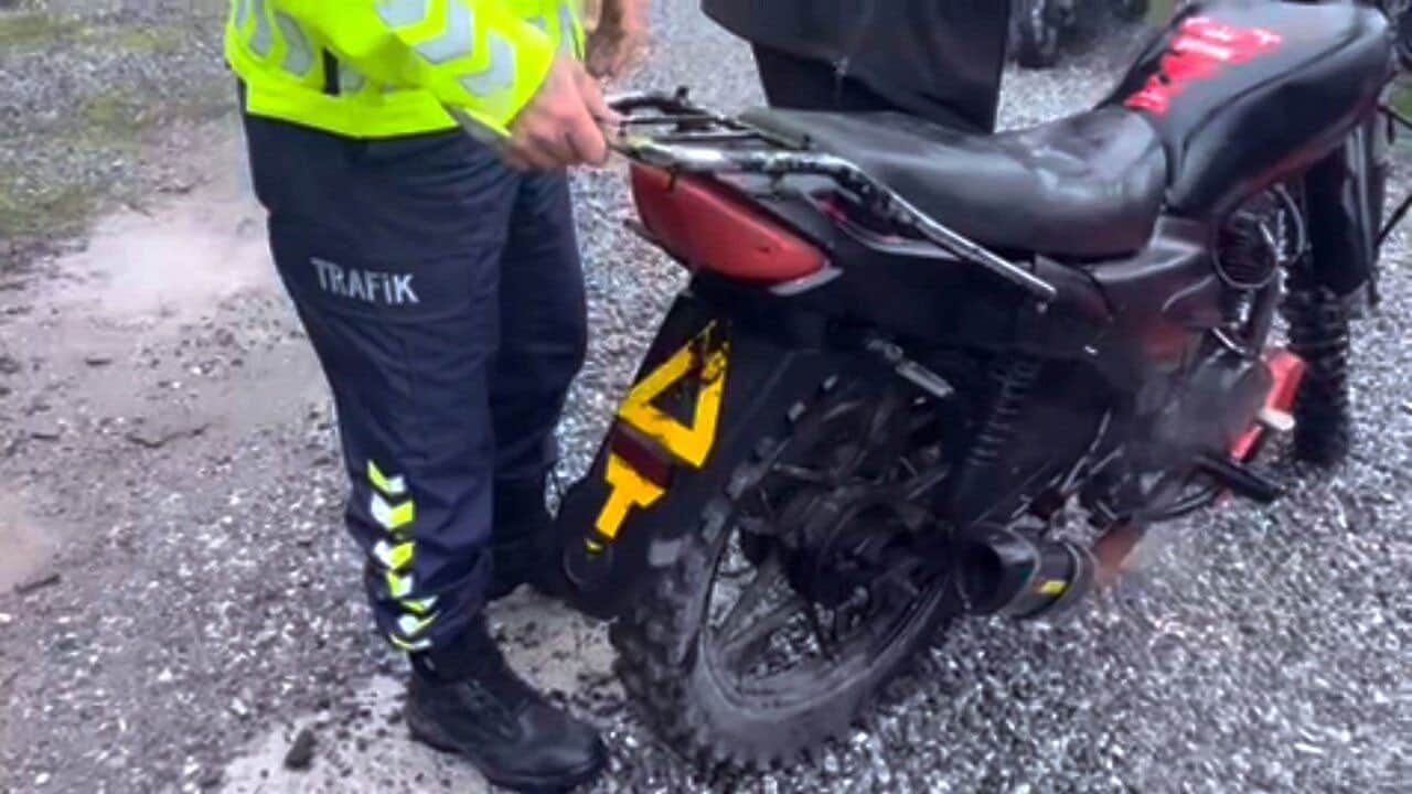 Abart egzoz kullanan motosiklet sürücüsüne dudak uçuklatan ceza