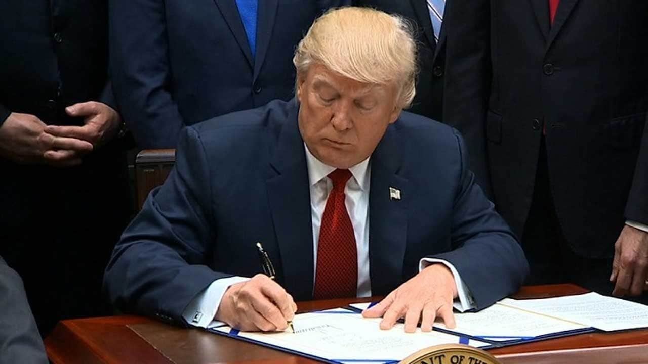 ABD Başkanı Trump'ın imzası banknotlarda yer alacak