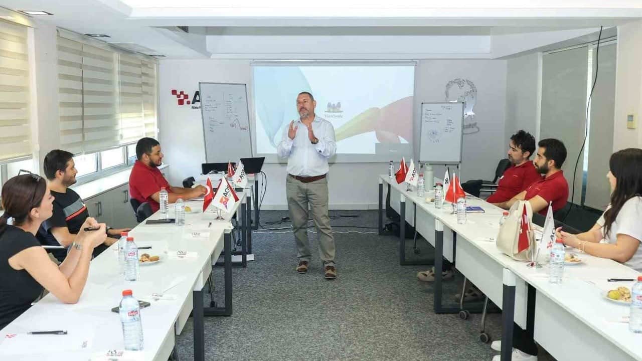 Adana sanayisinde dönüşüm mesaisi! KOBİ’lere büyüme ve yönetim eğitimi