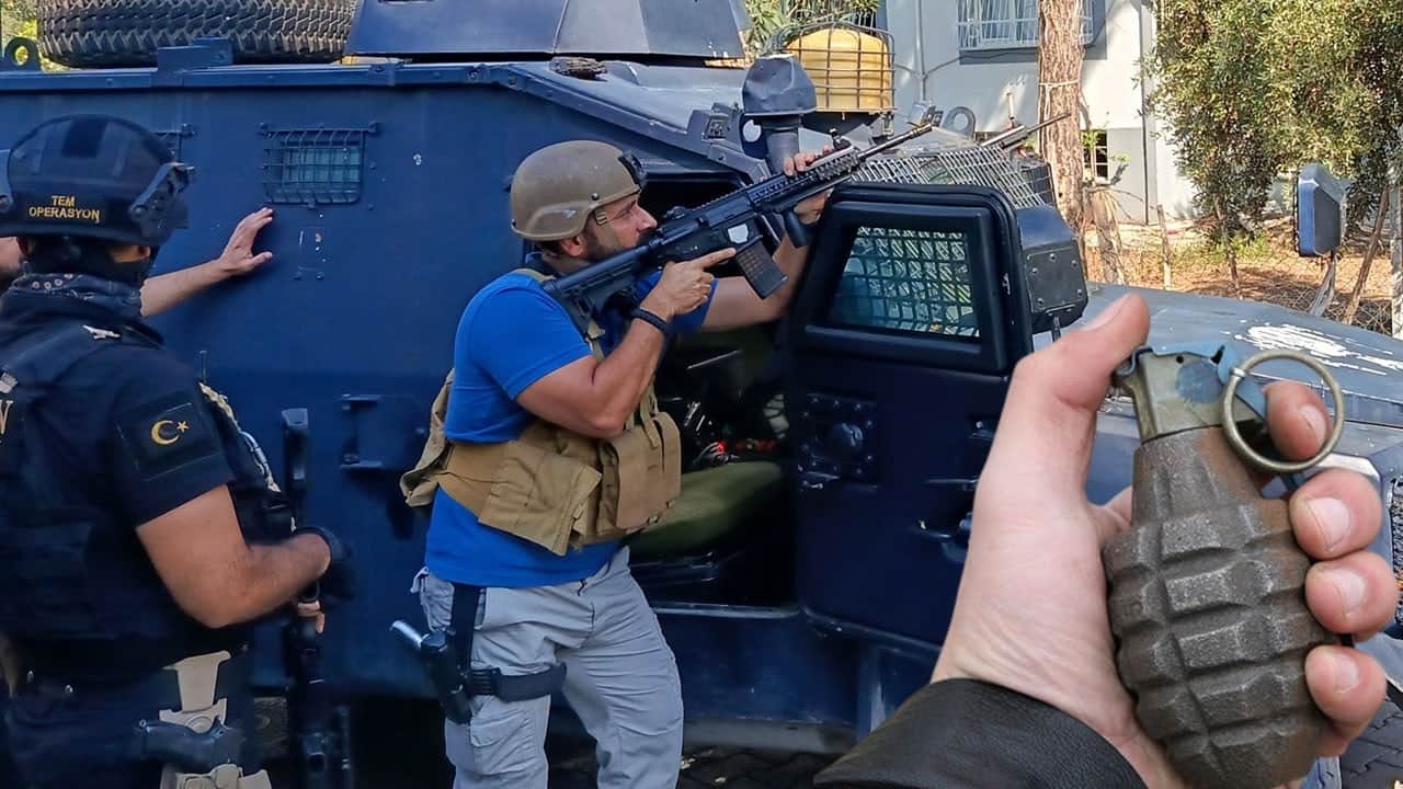 Kıstırılan firari polise ateş açıp el bombası attı! Etkisiz hale getirildi
