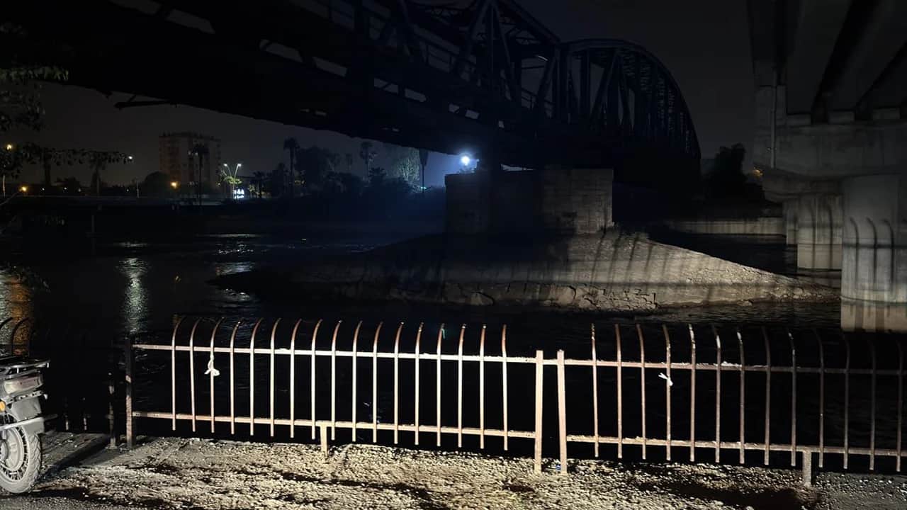 Adana'da Köprüden Düşen Kişi Kurtarıldı