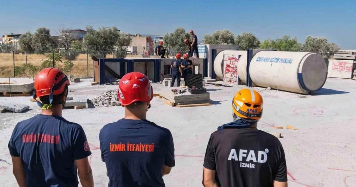 AFAD akreditasyonu için eğitim alan İzmir itfaiyecilerini 72 saatlik zorlu sınav bekliyor