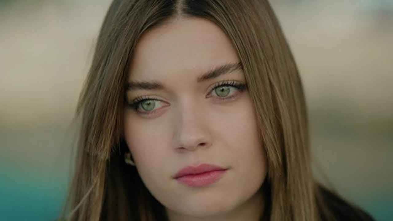 Afra Saraçoğlu kimdir, hangi dizilerde oynadı?