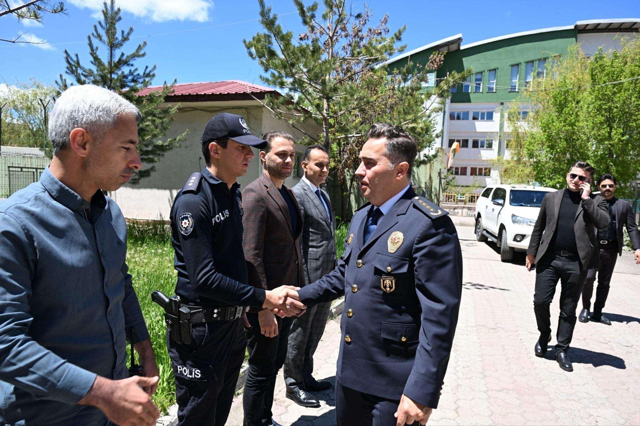 Ağrı Emniyet Müdürü Önder, Kurban Bayramı'nda emniyet personeliyle bayramlaştı