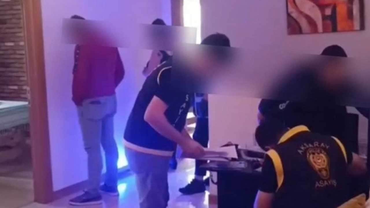 Ahlaksızlara baskın! Cezaevini boyladılar
