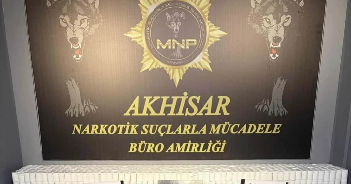 Akhisar'da polis operasyonunda 110 bin 60 sentetik ecza hapı ele geçirildi