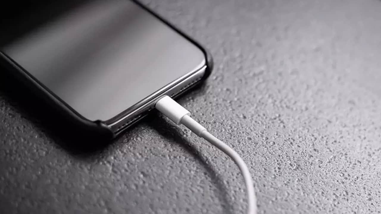 Akıllı telefonları şarj ederken yapılan o büyük hata!