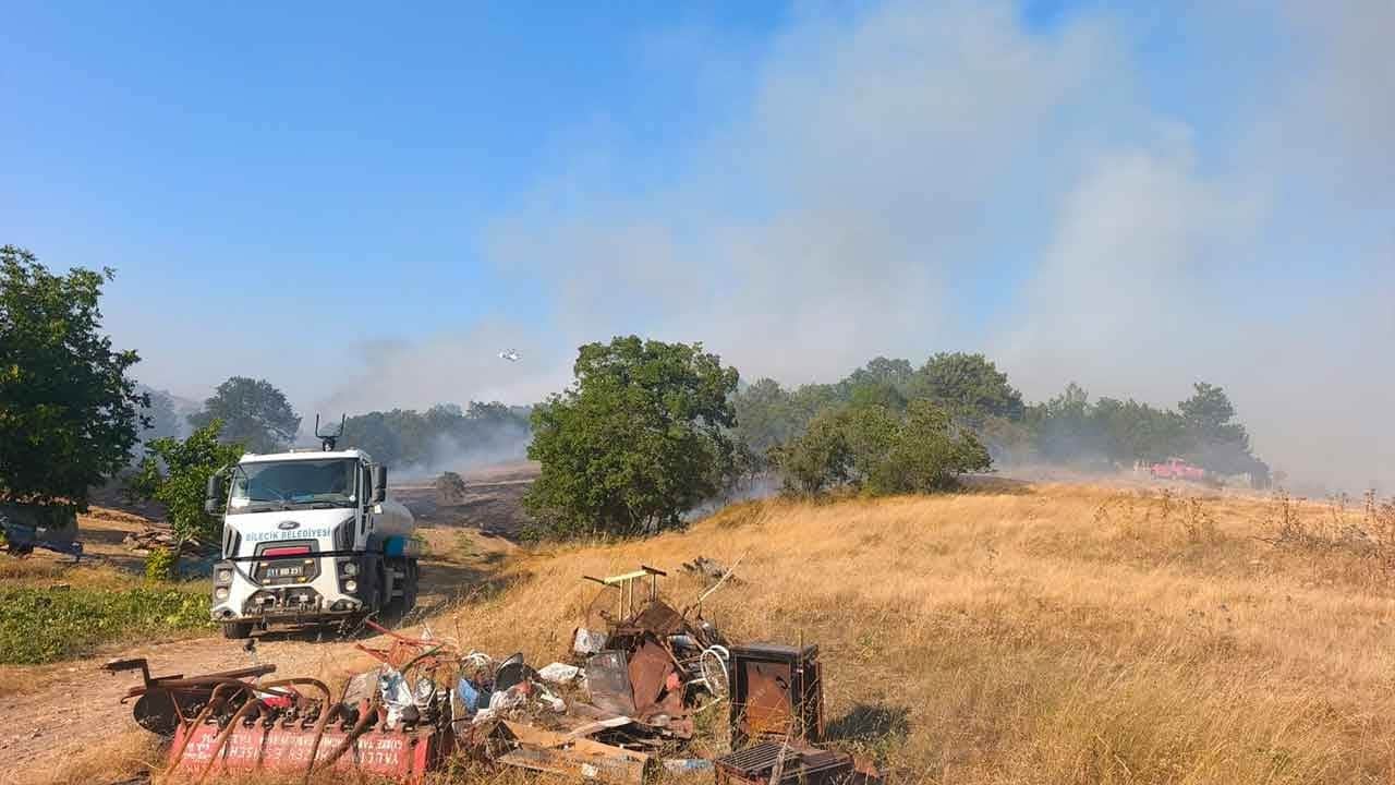 Alevler ormana metreler kala durduruldu! Bilecik'te helikopterli operasyon!