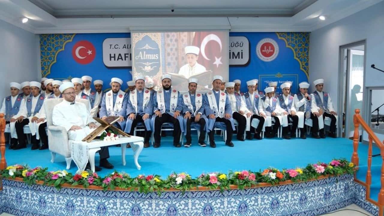 Almus’ta 41 hafızın icazet sevinci