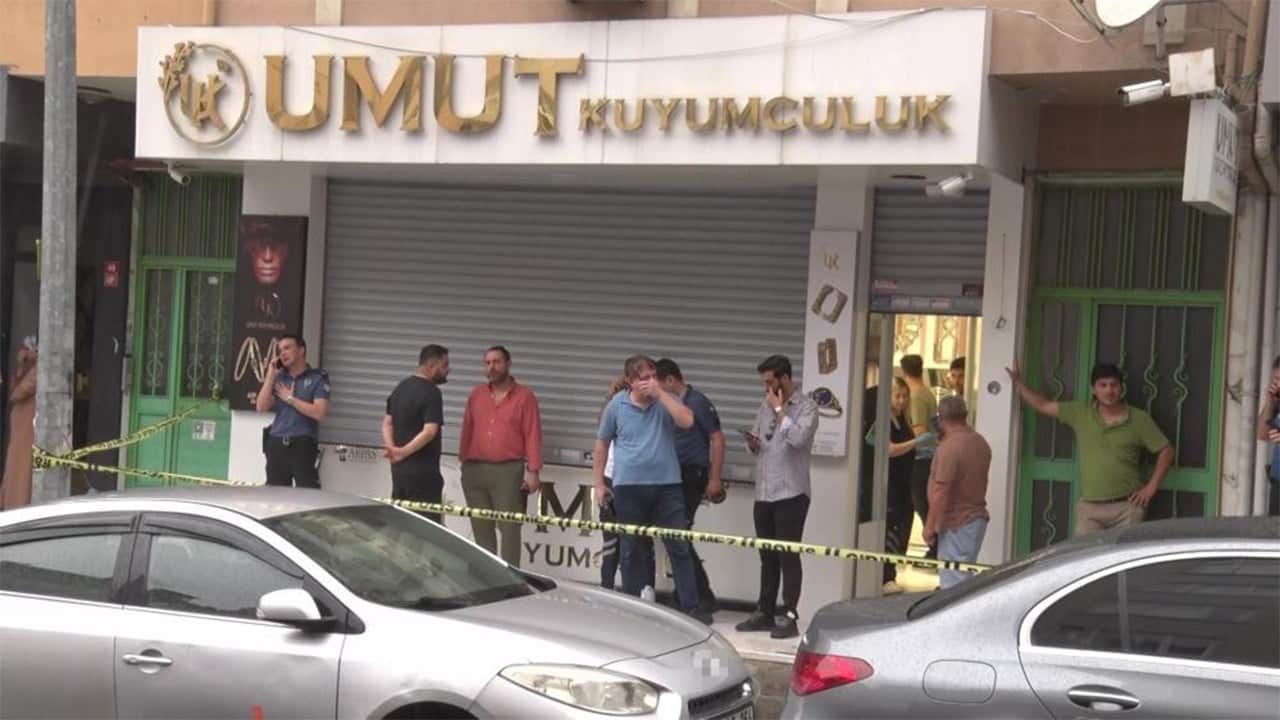 Altınlarla kaçtılar Maltepe’de silahlı kuyumcu soygunu