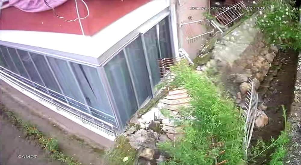 Amasya’da duvarın yıkılma anını deprem sandılar