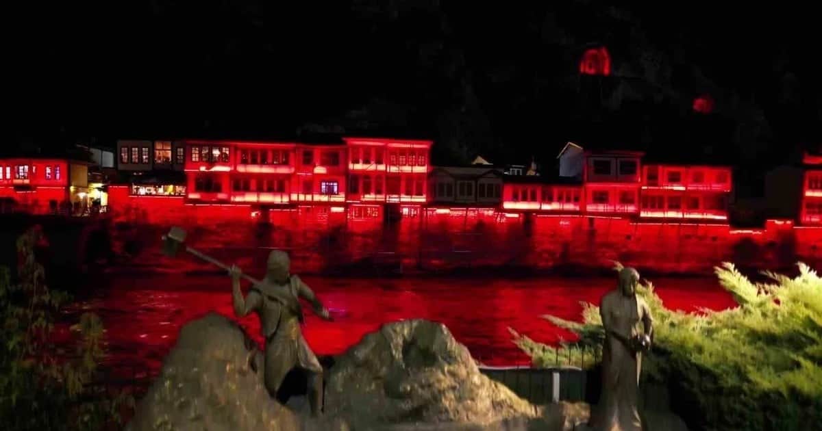 Amasya'da Harşena Dağı ve Yalıboyu Evlerinin 13 yıllık aydınlatması yenilendi