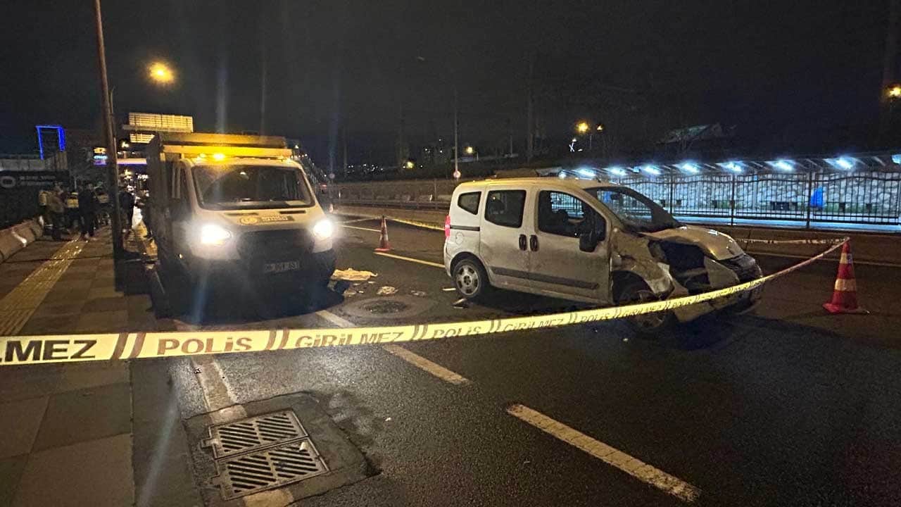 Ankara’da hafif ticari araç ile motosiklet çarpıştı