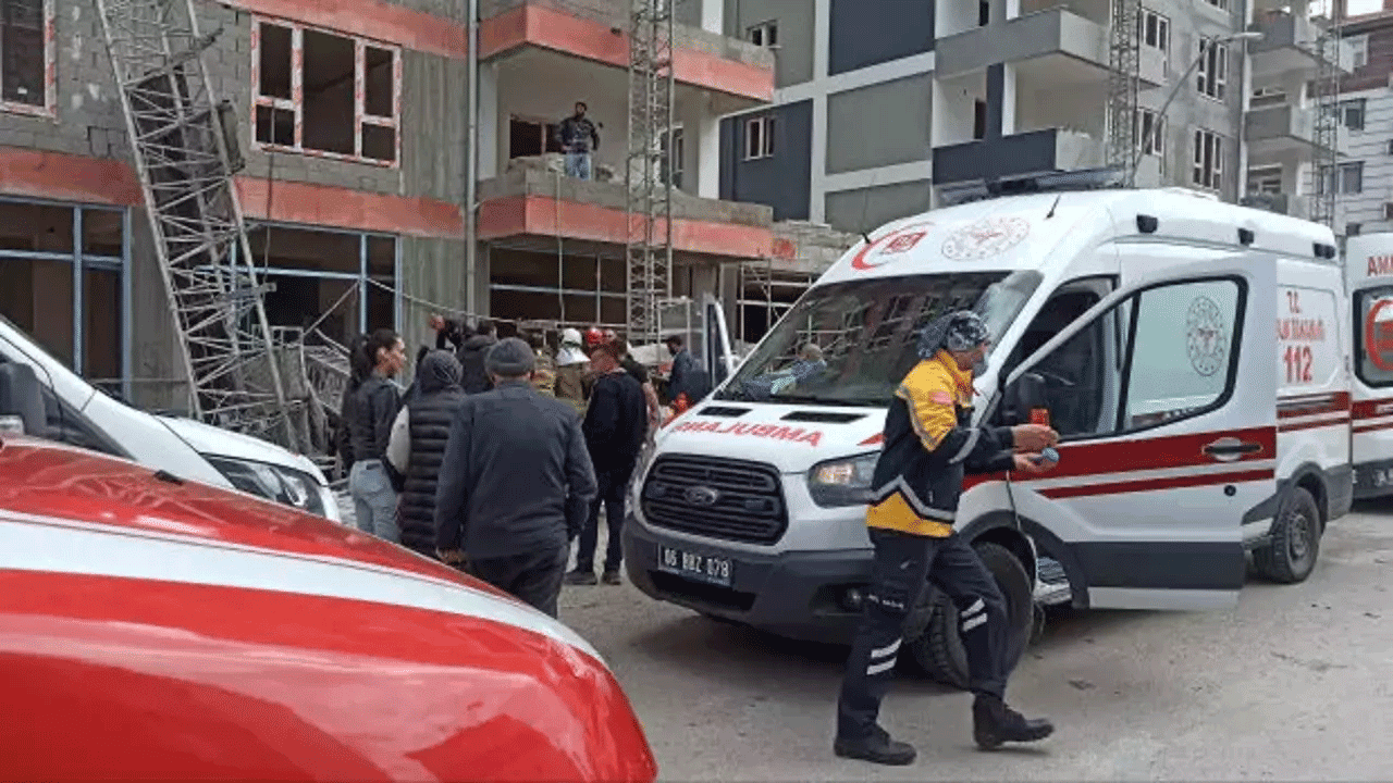Ankara'da inşaat iskelesi çöktü: 3 kişi yaralandı!