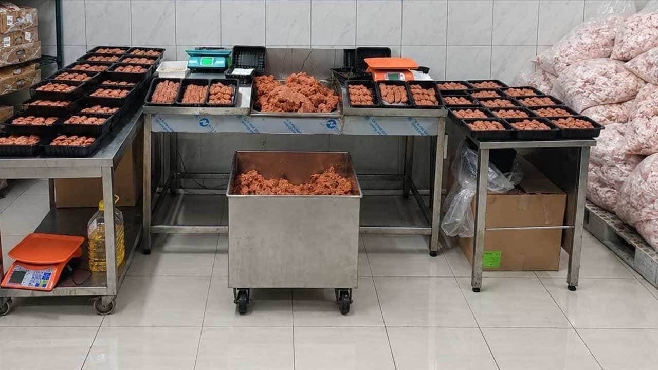 Ankara'da sahte gıda operasyonu: 1,3 ton bozuk et yakalandı!
