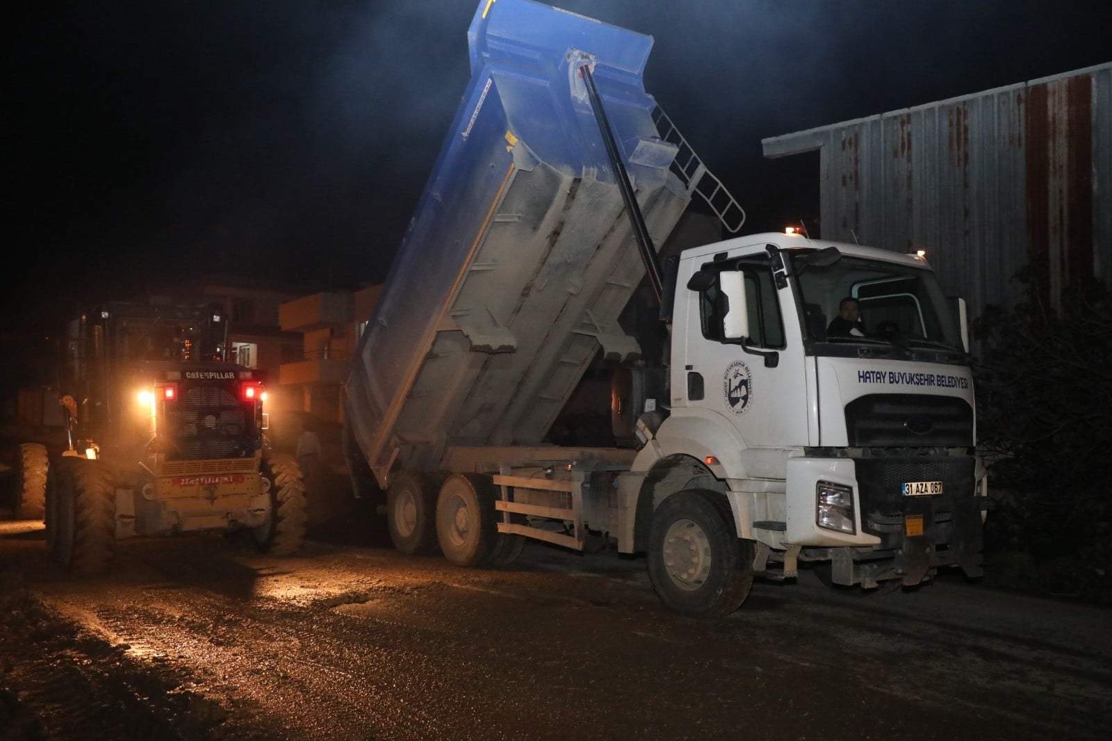 Antakya'da yol bakım ve onarım çalışmaları devam ediyor