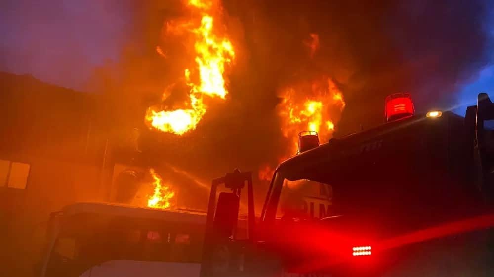Antalya’da sünger dolu depoda korkutan yangın