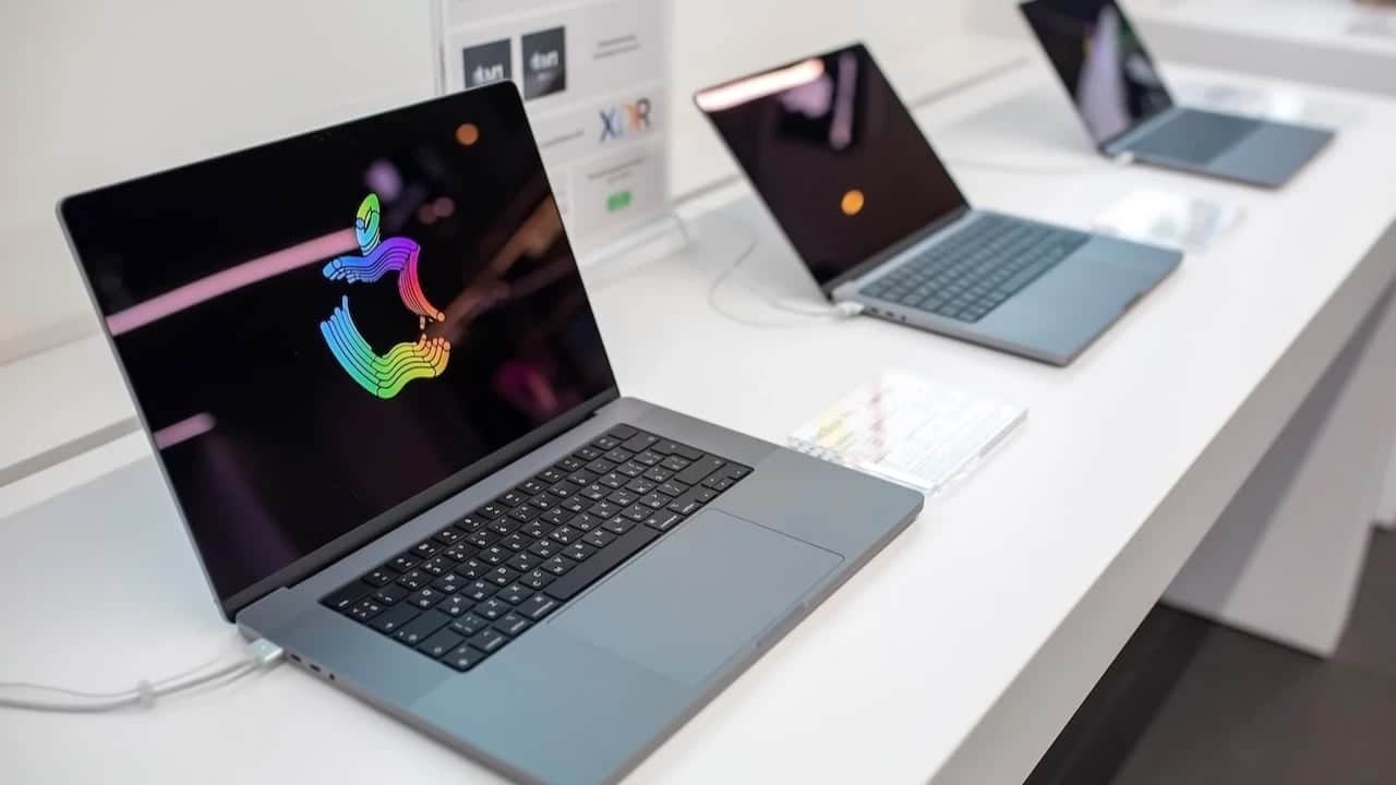 Apple dizüstü pazarına yeni hamle! Ucuz laptop ile rekabet kızışıyor!