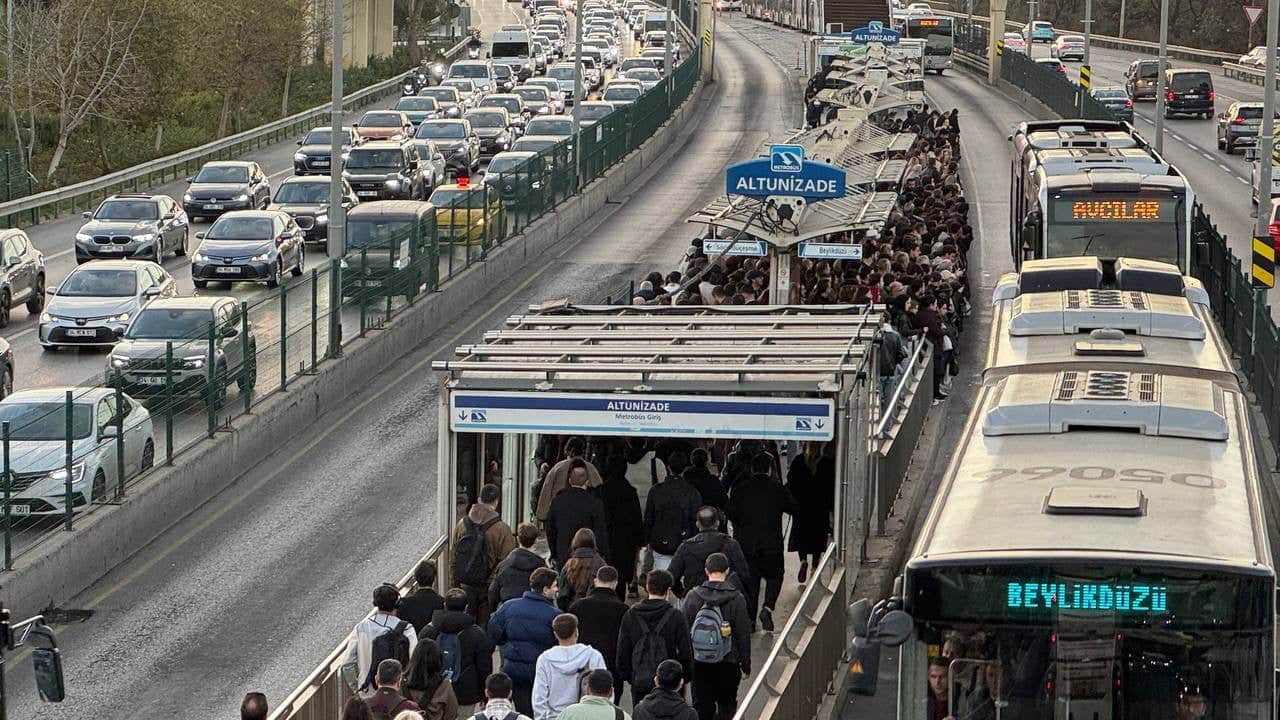 Ara tatil bitti, İstanbul trafiğindeki yoğunluk daha da arttı