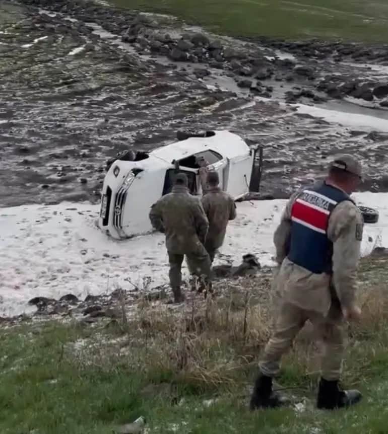 Ardahan’da askeri araç devrildi: 2 astsubay yaralandı