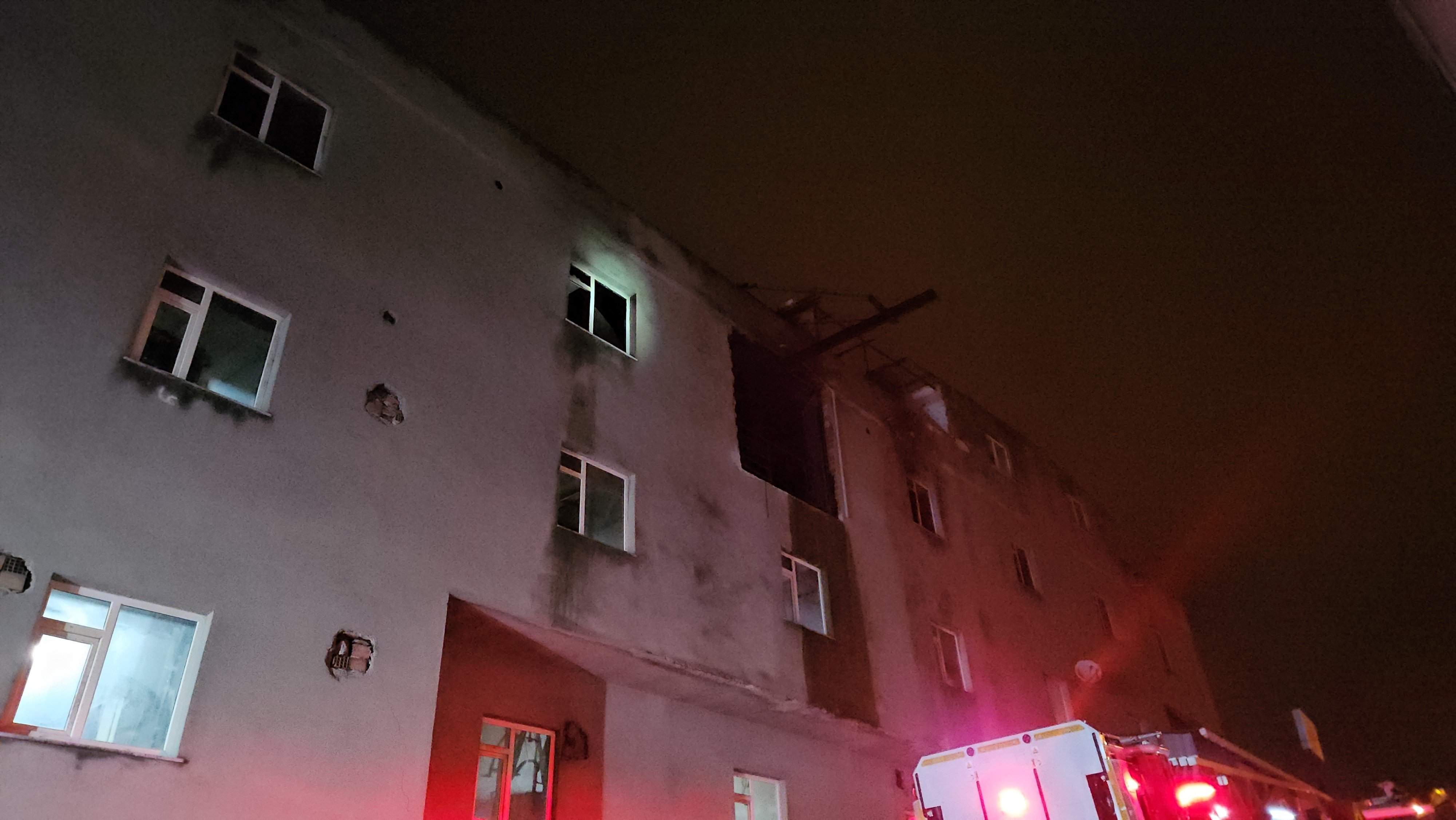 Arnavutköy'de iş yeri alevlere teslim oldu: 1'i ağır 3 kişi yaralandı