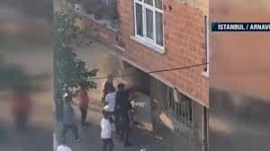 Arnavutköy'de yangında mahsur kalan 4 kişi iş makinesiyle kurtarıldı