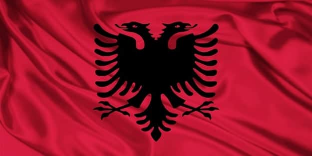 Arnavutluk Vatikan kıskacında