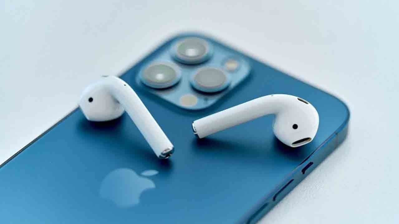 Artık iPhone’da da aktif: Google canlı çeviriyi tüm kulaklıklara taşıdı
