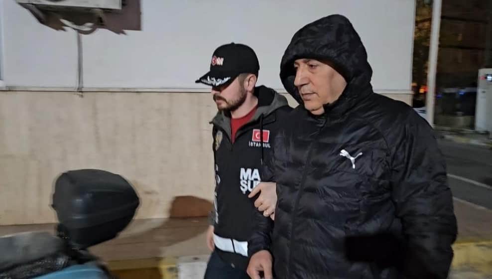 Ataşehir Belediyesi'ne yapılan yolsuzluk operasyonunda gözaltına alınan 5 kişi sağlık kontrolünden geçirildi
