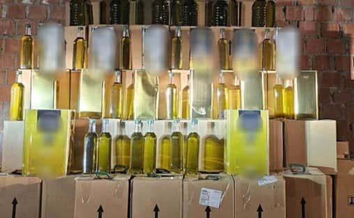 Aydın’da tağşiş yağ deposuna baskın! 4 bin litre yağ, binlerce boş teneke
