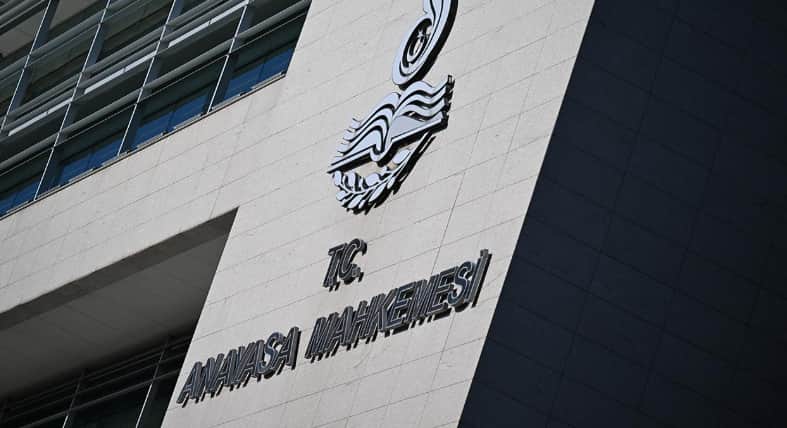 AYM son noktayı koydu: O kişilerin maaşı kesilecek