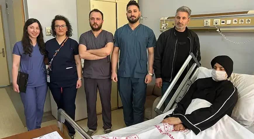 Aynı masada hem sezaryen hem de beyin ameliyatı yapılan kadın sağlığına kavuştu