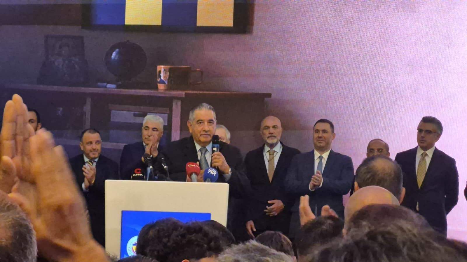 Aziz Yıldırım Ankara'da kongre üyeleriyle buluştu