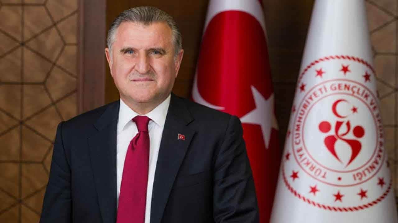 Bakan Bak, Furkan Özbek'i tebrik etti