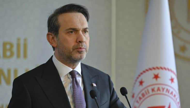 Bakan Bayraktar Türkiye’nin yeni enerji stratejisini açıkladı: Deniz üstü rüzgar santralleri geliyor