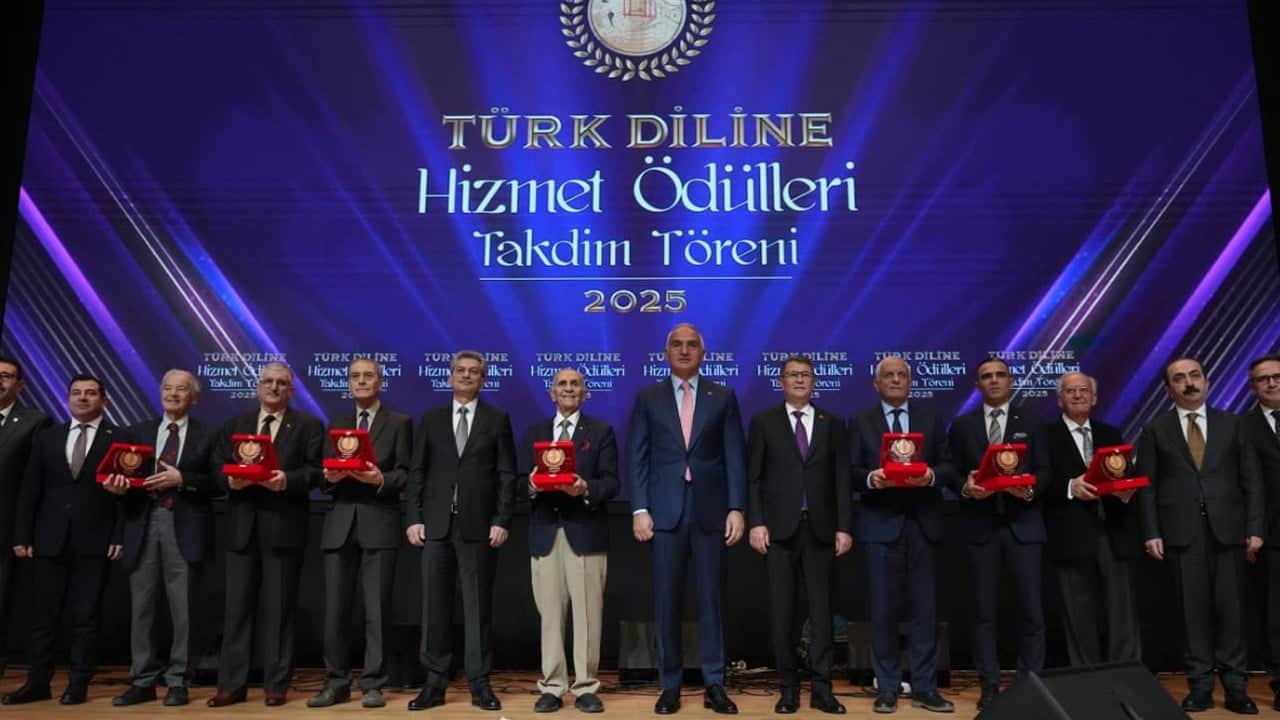 Bakan Ersoy: "Türkçeye gösterdiğimiz özen, aslında kimliğimize, kültürümüze ve geleceğimize gösterdiğimiz özendir"