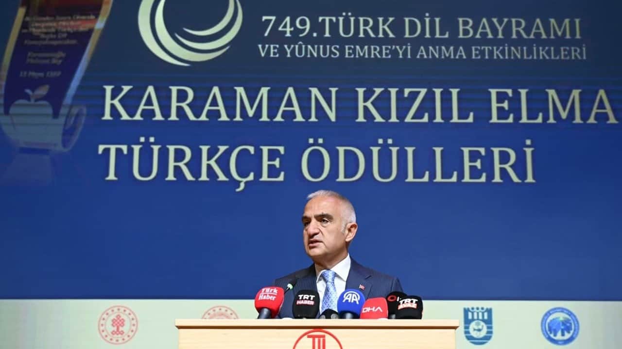 Bakan Ersoy’dan gençlere Türkçe çağrısı: Diline sahip çıkan geleceğine de sahip çıkar!