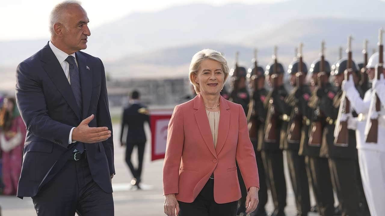 Bakan Ersoy'dan NATO Zirvesi'nde yoğun diplomasi trafiği