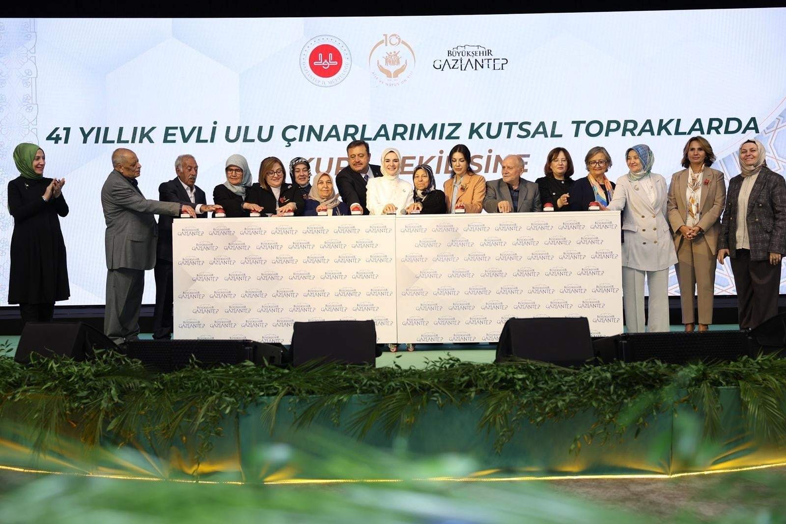 Bakan Göktaş'ın katılımıyla '41 yıllık evli ulu çınarlarımız kutsal topraklarda' projesinde yeni kuralar çekildi