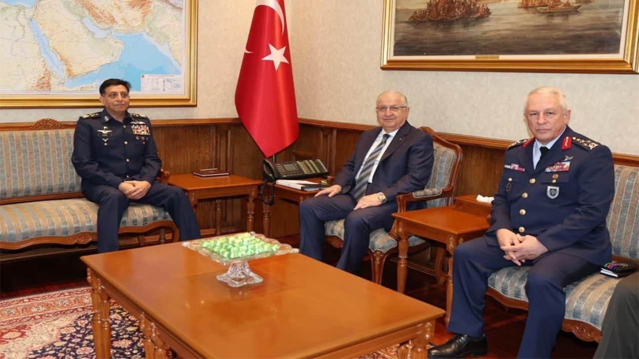 Bakan Güler, Pakistan Hava Kuvvetleri Komutanı Orgeneral Sidhu’yu kabul etti