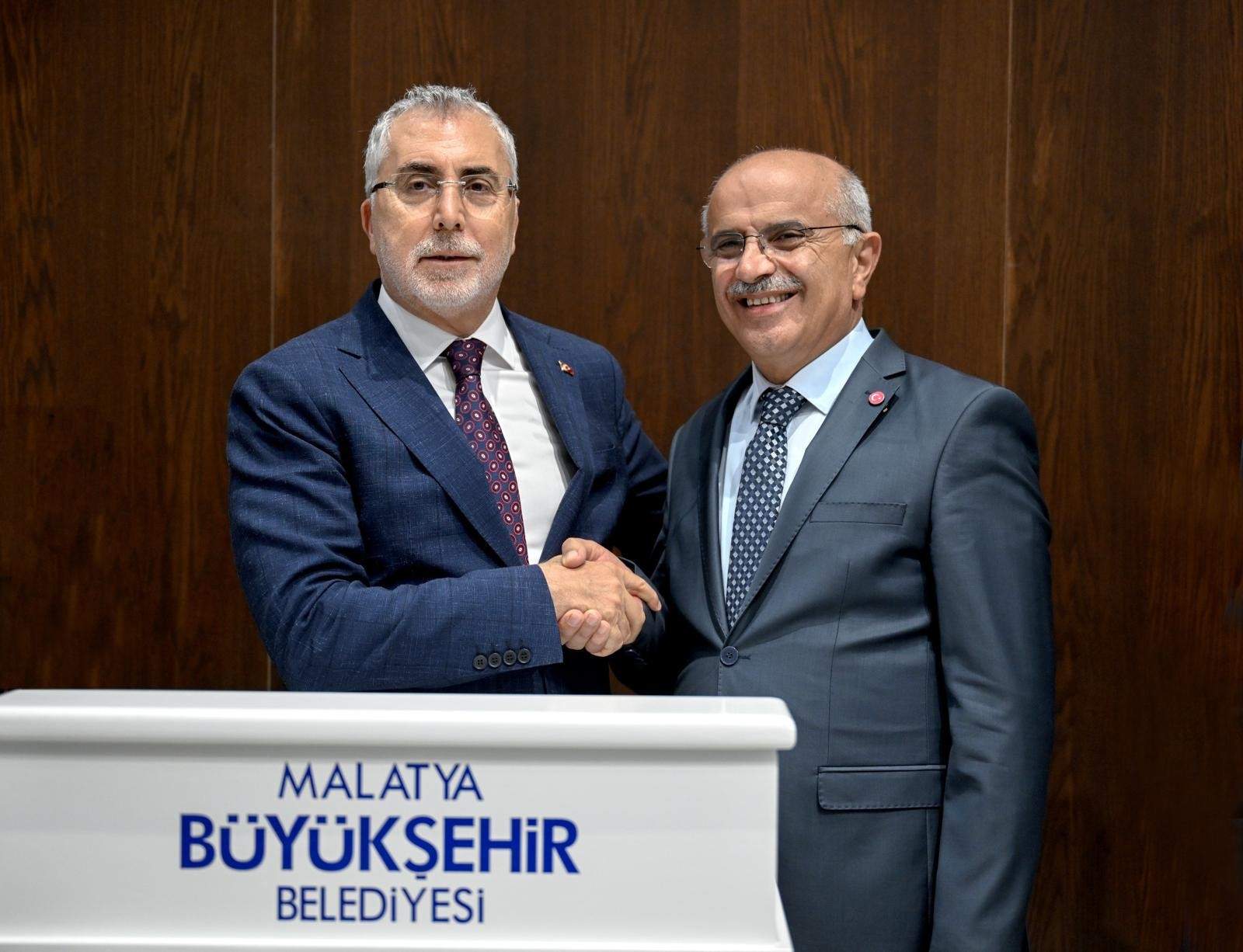 Bakan Işıkhan'ndan Büyükşehir Belediyesi'ne ziyaret