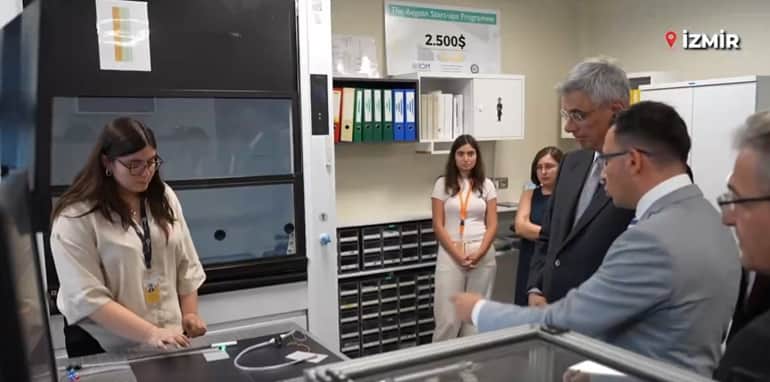 Bakan Memişoğlu’ndan genç bilim insanlarına çağrı… Aklında güzel bir fikir, "Sağlığa değer katar" dediğin bir projen mi var?