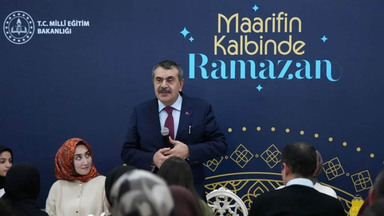 Bakan Tekin’den Ramazan çadırına ziyaret