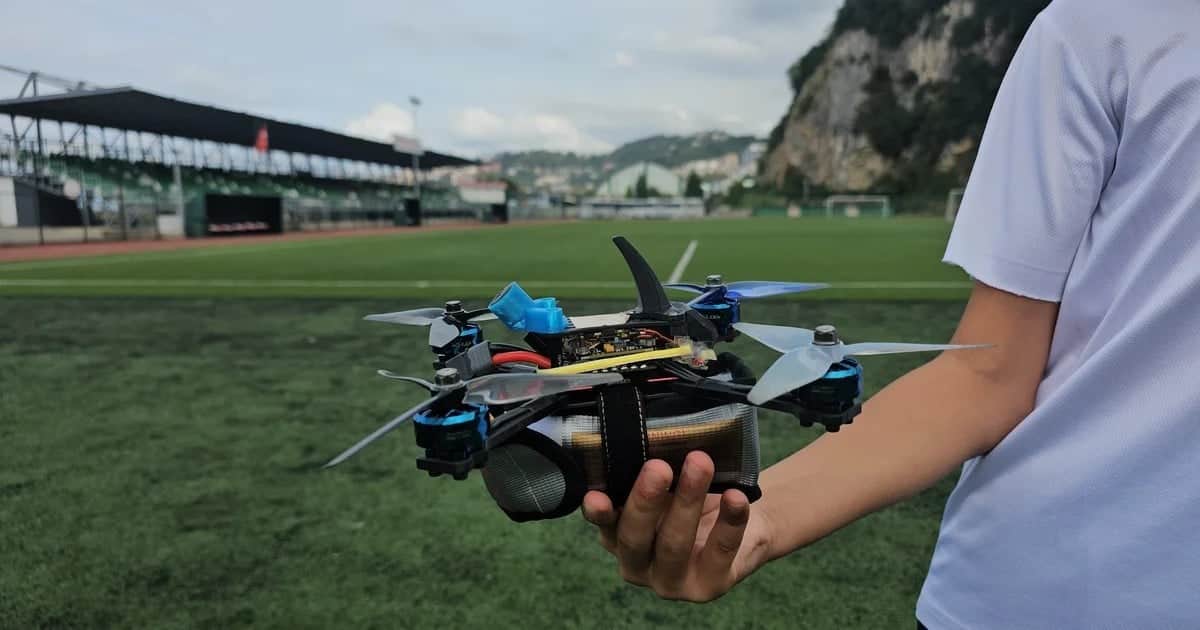 Bakanlık destekli projeyle Kozlu'da 96 öğrenci FPV yarış dronu pilotu olarak yetişiyor