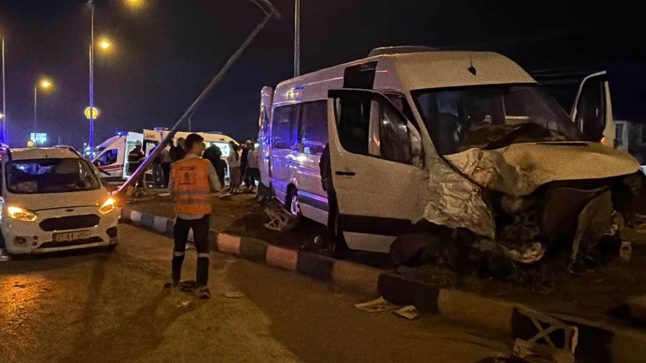 Bartın’da düğün dönüşü kaza: 3’ü çocuk 21 yaralı