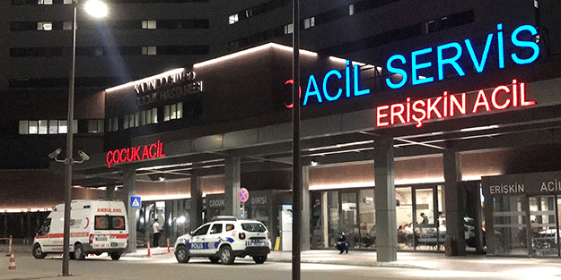 Bartın’da uyarıları hiçe sayan vatandaşlar ölümden döndü! İnkumu’nda 10 kişi dev dalgaların arasında can pazarı yaşadı!