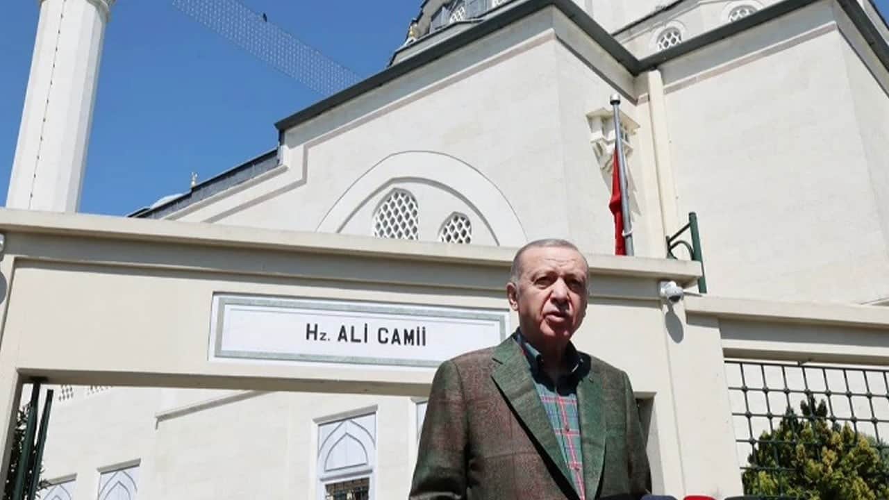 Başkan Erdoğan cuma namazını Hz. Ali Camisi'nde kıldı